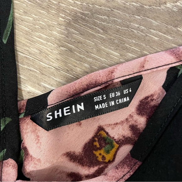 (4/$25)💕 Floral blouse, Shein - Picture 2 of 3